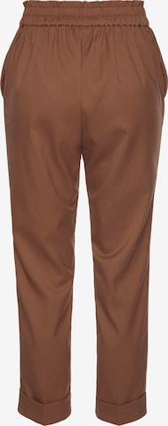 regular Pantaloni con piega frontale di LASCANA in marrone