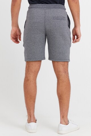 !Solid Regular Sweatshorts 'Nafko' in Grau