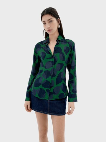 Thinking MU Blouse 'Katha' in Green: front