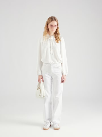 ABOUT YOU Blouse in White