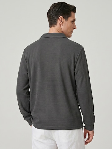ALLTHEMEN Shirt 'Schwinge' in Grey