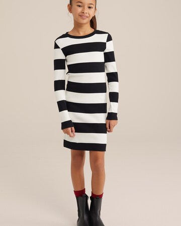WE Fashion Dress in Black: front