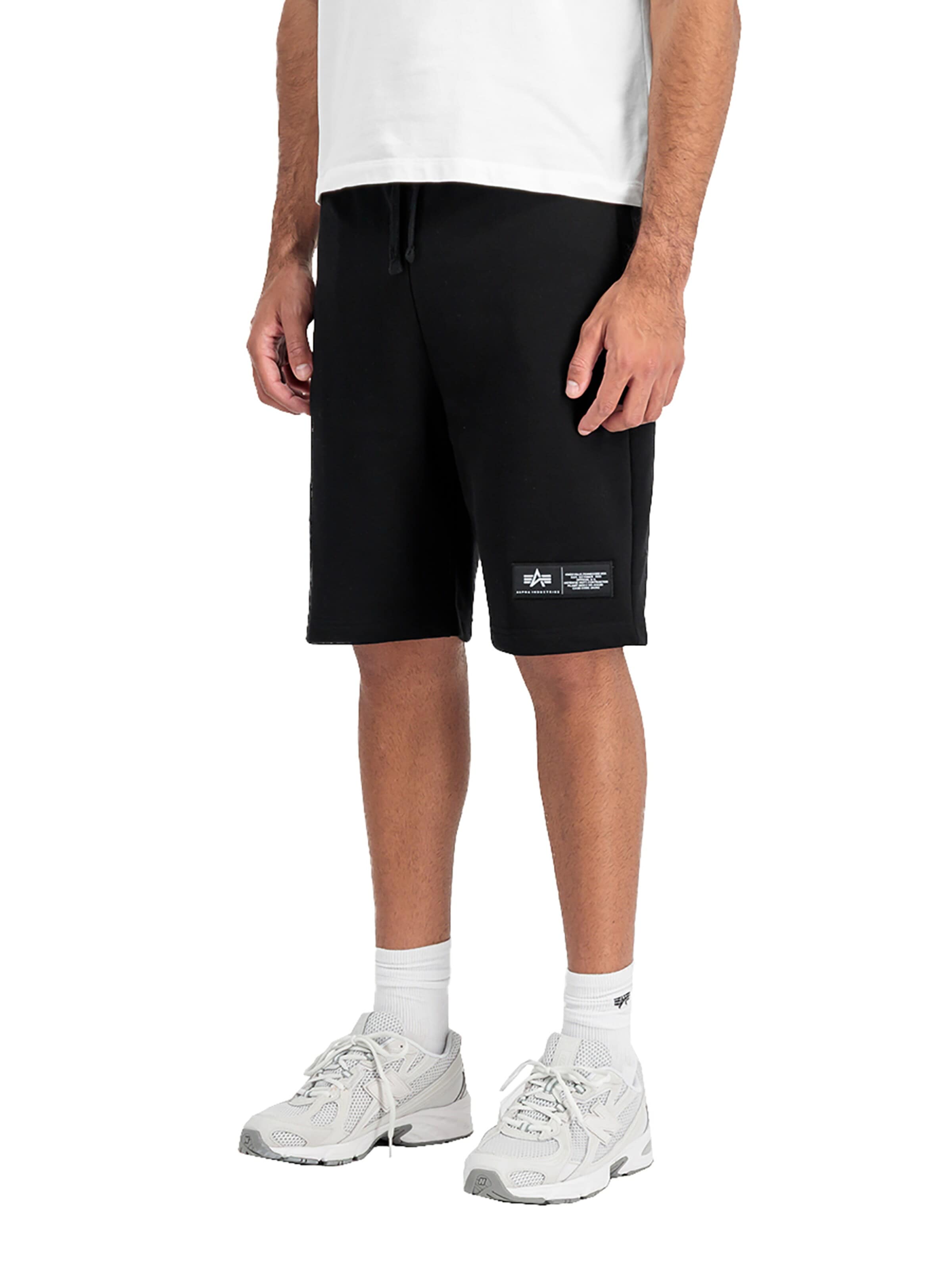 Regular Pantaloni de la ALPHA INDUSTRIES pe negru: față