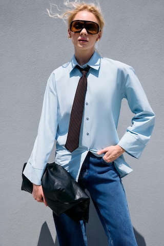 Touche Prive Blouse in Blauw: voorkant