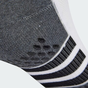 ADIDAS PERFORMANCE - Calcetines deportivos en blanco