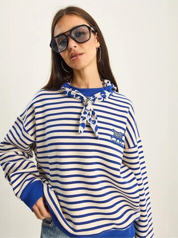 Felpa di Bianco Lucci in blu