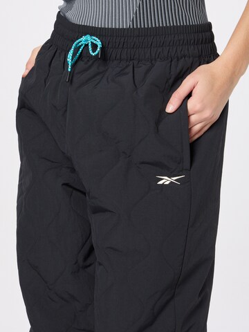 Effilé Pantalon de sport Reebok en noir