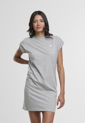 Robe Mister Tee en gris : devant