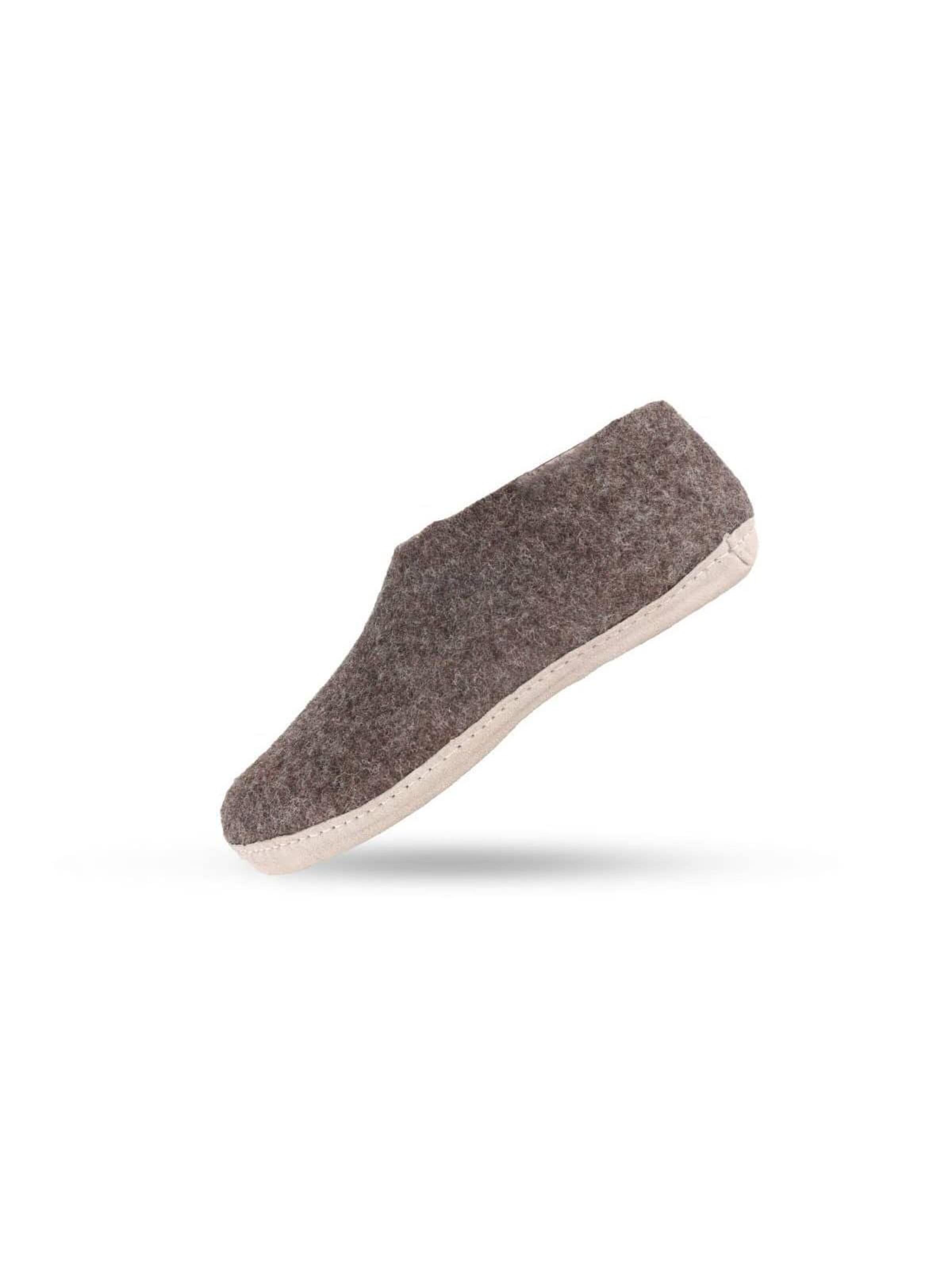 SHUS walk with nature Huisschoenen 'Uldhjemmesko (100% ren uld) - m/sål i skind - Dansk Design fra SHUS' in Bruin: voorkant