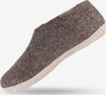 SHUS walk with nature Huisschoenen 'Uldhjemmesko (100% ren uld) - m/sål i skind - Dansk Design fra SHUS' in Bruin: voorkant