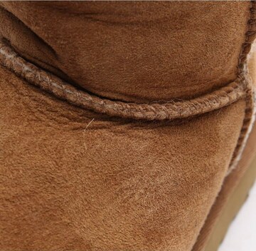 UGG Dress Boots in 39 in Brown