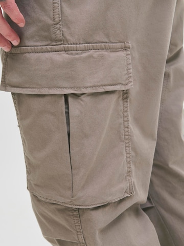 Tapered Pantaloni cargo 'JPSTAce JJTucker' di JACK & JONES in grigio
