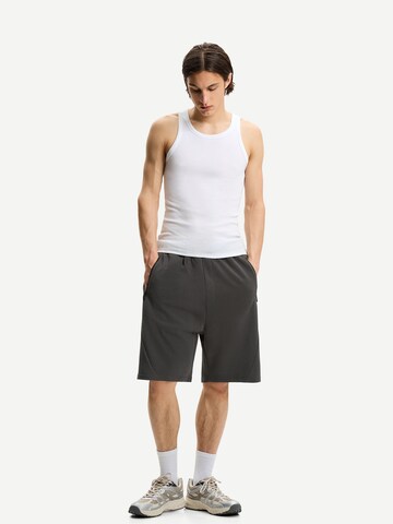 Loosefit Pantalon Bershka en noir : devant