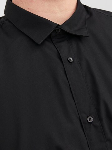 Jack & Jones Plus - Ajuste regular Camisa 'Joe' en negro