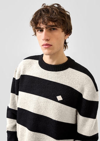 Pull-over QS en noir : devant