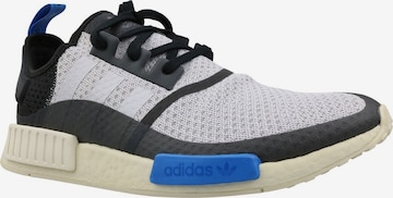 ADIDAS ORIGINALS Matalavartiset tennarit 'NMD R1' värissä harmaa: etupuoli