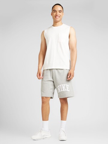 Nike Sportswear Loosefit Shorts 'CLUB' in Grau