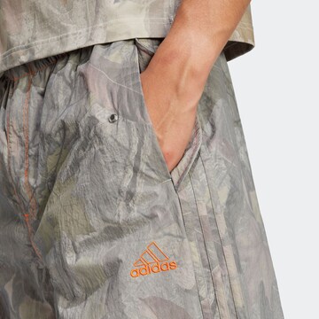 ADIDAS ORIGINALS Loosefit Hose in Grau