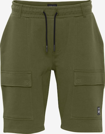 11 Project Sweatshorts 'Karlsen' in Grün: predná strana