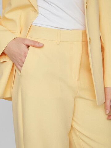 VILA Regular Trousers 'Kamma' in Yellow