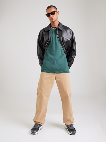 Tricou 'De College' de la Iriedaily pe verde