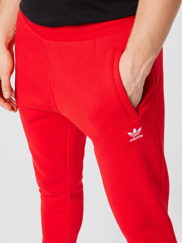 ADIDAS ORIGINALS Tapered Hose in Rot