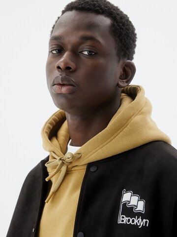 Geacă de primăvară-toamnă de la Pull&Bear pe negru