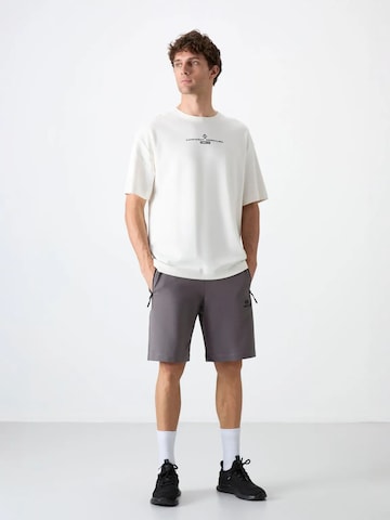 Tommy Life Regular Pants in Grey