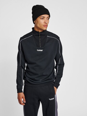 Hummel Sweatshirt in Black: front