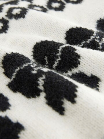 Pulover de la Next pe alb