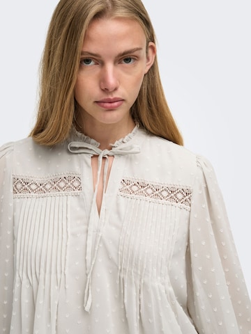 ONLY - Blusa 'ONLMadonna' en gris