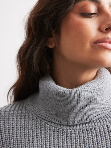 NA-KD Pullover in Grau