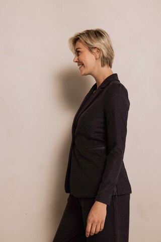 Zhrill Blazer in Black