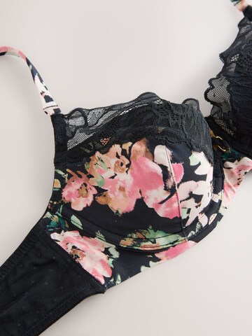 Next T-särgi Rinnahoidja, värv must