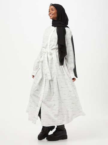 Robe-chemise LOOKS by Wolfgang Joop en blanc