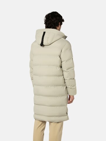 BENVENUTO Winterjacke 'CIRO', Model ist 185 cm groß und trägt Größe 50 in Weiß