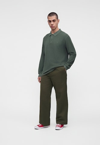 Carhartt WIP Wide leg Trousers 'Master' in Green