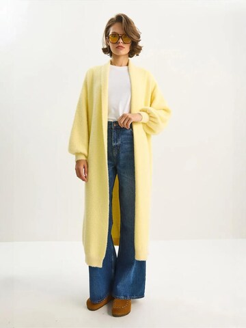 Cappotto in maglia di Bianco Lucci in giallo