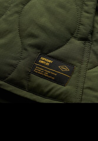 Veste mi-saison 'Surplus' Superdry en vert