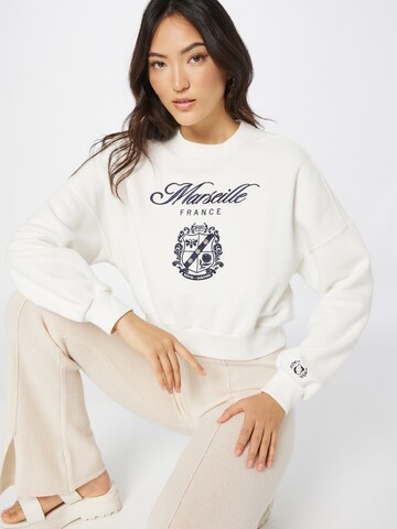 Abercrombie & Fitch Sweatshirt in White