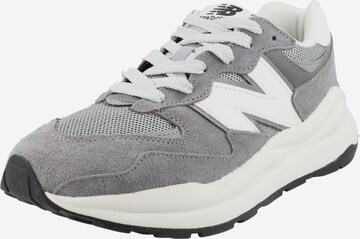 Baskets basses '57/40' new balance en gris : devant