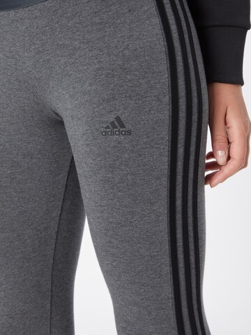 ADIDAS SPORTSWEAR Skinny Športové nohavice 'Essential' - Sivá