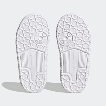 Baskets ADIDAS ORIGINALS en blanc