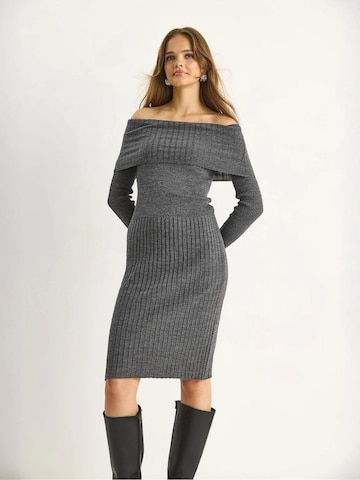 Bianco Lucci Gebreide jurk in Grijs
