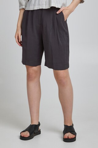 Loosefit Pantalon à pince 'GRETHA' ICHI en noir : devant