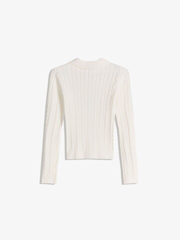 Bershka Neuletakki värissä valkoinen