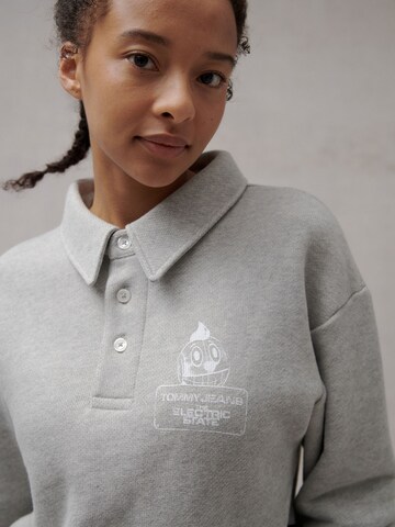 Sweat-shirt Tommy Jeans en gris