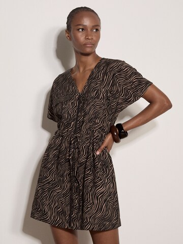 Robe ' ' Apricot en noir : devant
