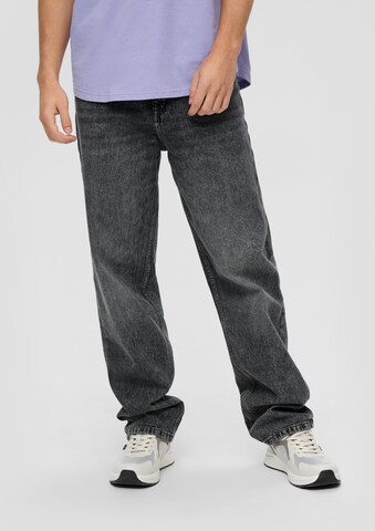 QS Loosefit Jeans i grå: forside