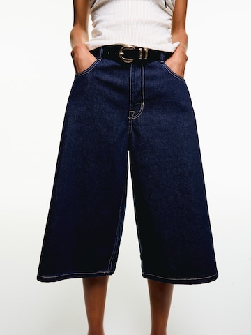 Bershka Baggy Jeans in Blue: front